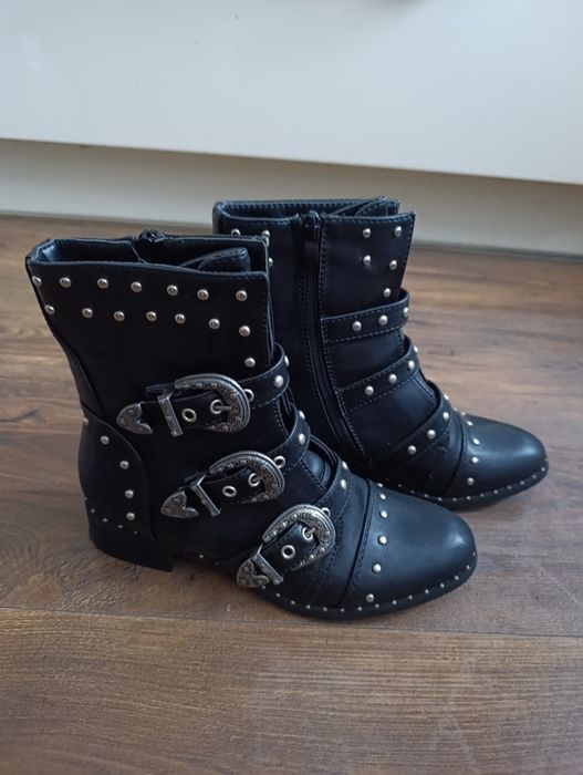 Botki damskie z ćwiekami