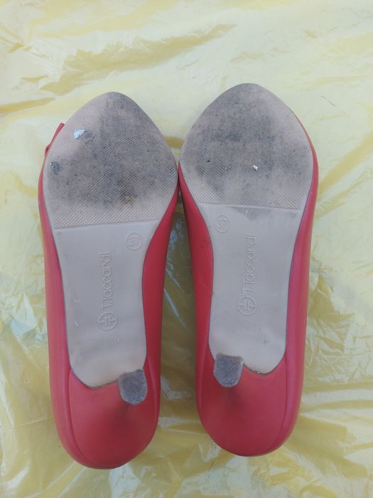 Buty szpilki damskie czerwone rozmiar 37 firma T.Taccardi