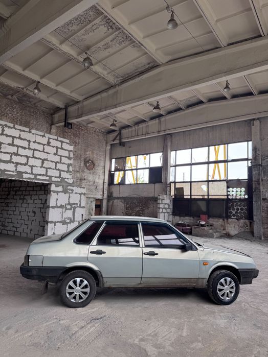 Автомобіль Ваз 2199