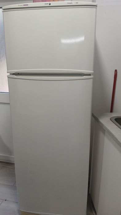 Vendo um frigorifico e uma passadeira