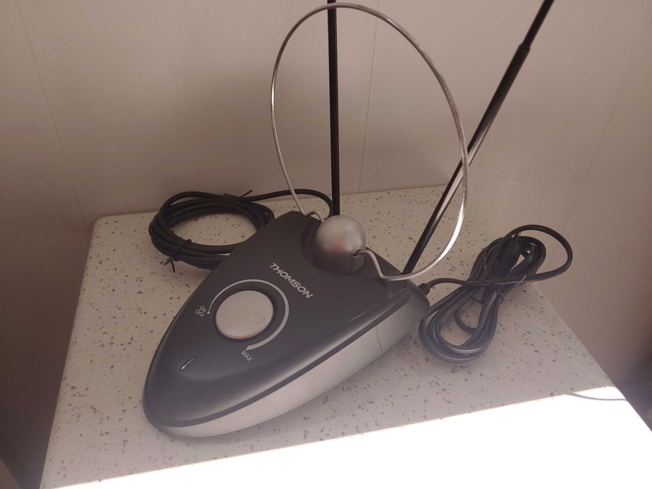 Антенна комнатная с усилителем THOMSON ANT517