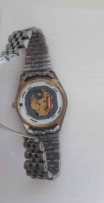 Часы q&q quartz water resist .