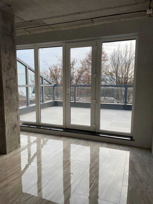 Продам  квартиру з ТЕРАСОЮ в новобудові поруч ЦЕНТРУ