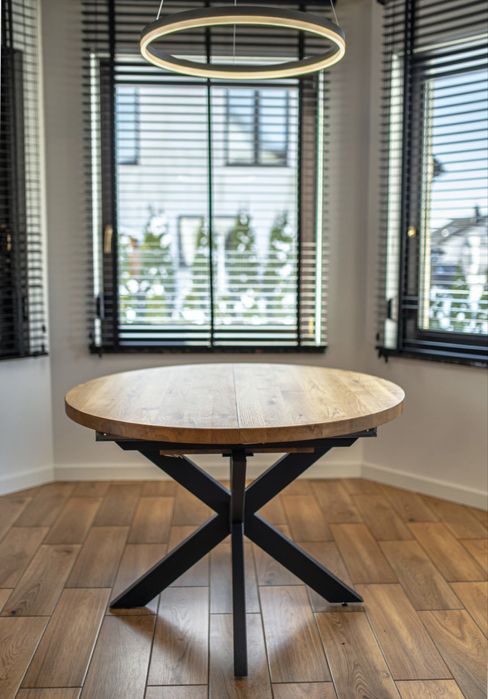 Okragły stół z litego drewna