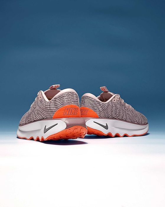 РОЗПРОДАЖ! Жіночі кросівки Nike Nike Air Motiva. Оригінал. Розмір 42 - 26.5 см
