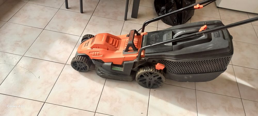 Máquinas de cortar relva