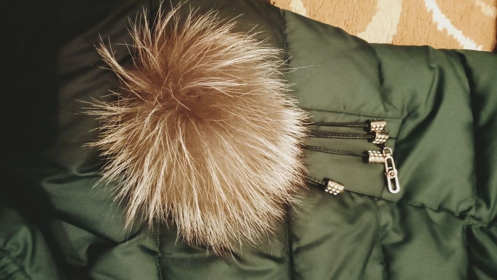 Зимова жіноча куртка