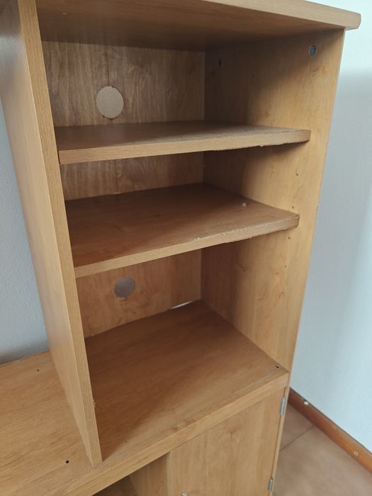 Móvel madeira com algum desgaste