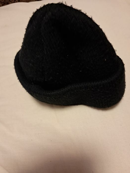 Чёрная шерстяная аязаная шапка