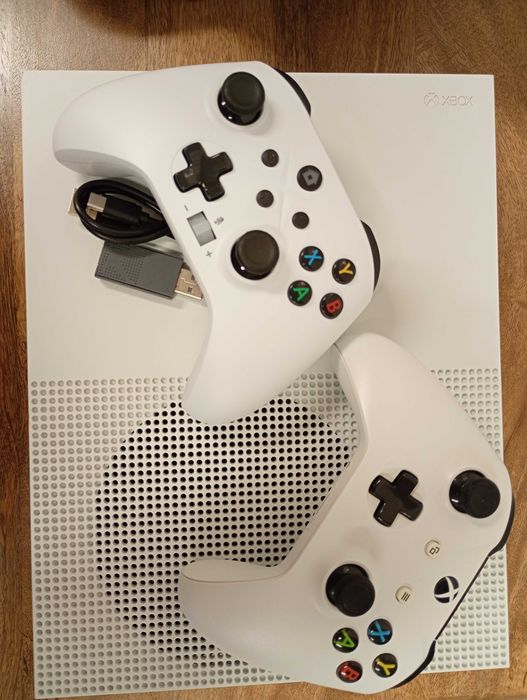 Xbox One S All Digital Edition 1TB + 2 Comandos