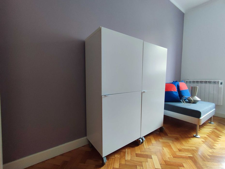 BESTA - duas estantes , com portas e rodízios, brancas, IKEA