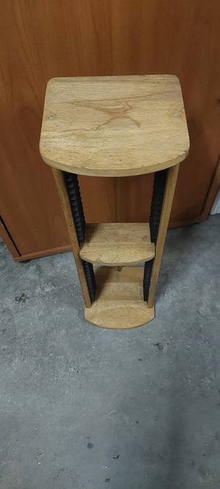 Coluna de arrumação de cds