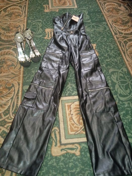 Комбинезон новый продам