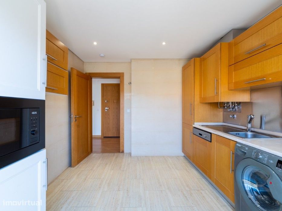 Apartamento T1+2 para arrendamento sem móveis, em condomínio privad...