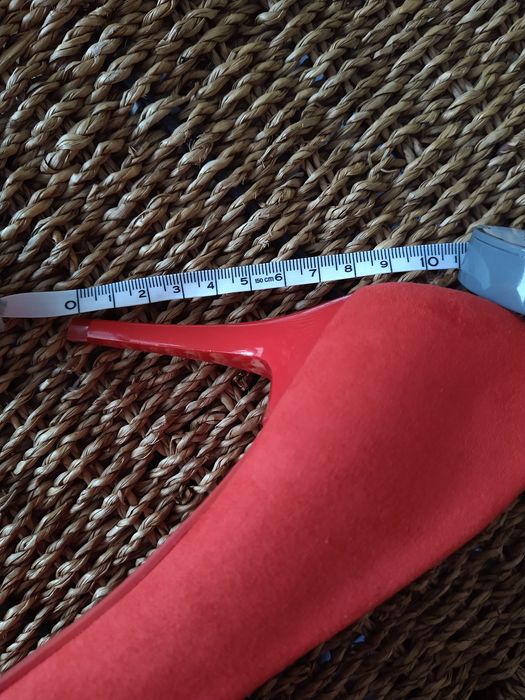 Piękne pomarańczowe szpilki