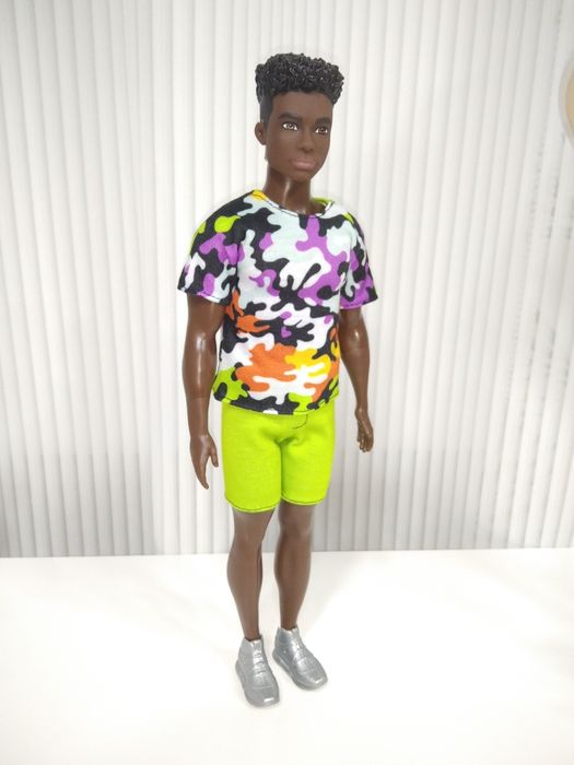 Лялька Barbie Ken Fashionistas Doll #183 Барбі Кен Модник у неонових шортах (HBV23)