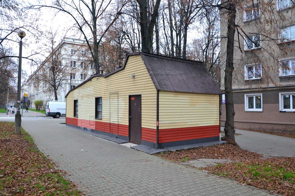 Lokal Wolnostojący al. Jana Pawła 35m2 Budynek Witryna Sanepid