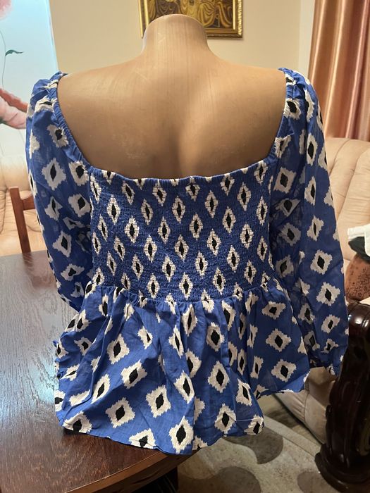 Жіноча блузка красива