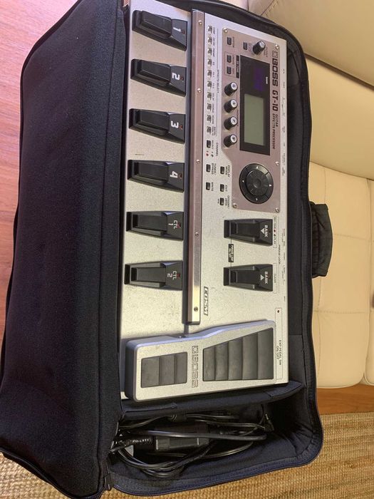 Pedaleira Boss GT10  e pedais