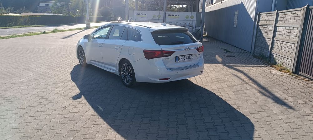 Toyota Avensis  1.8 LPG Biała Perła
