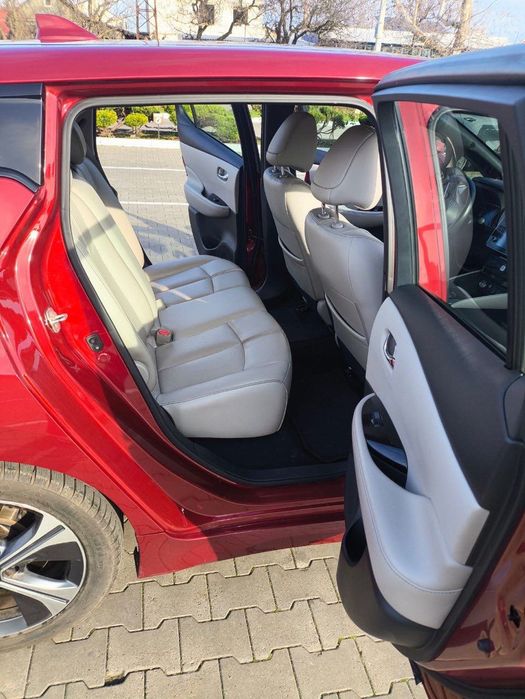 Продам Nissan Leaf 2018