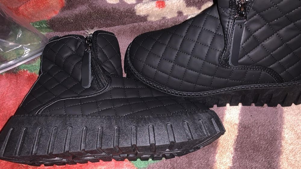 Продам новые ботинки