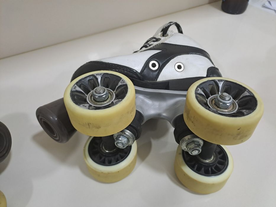 Patins e material de patinagem