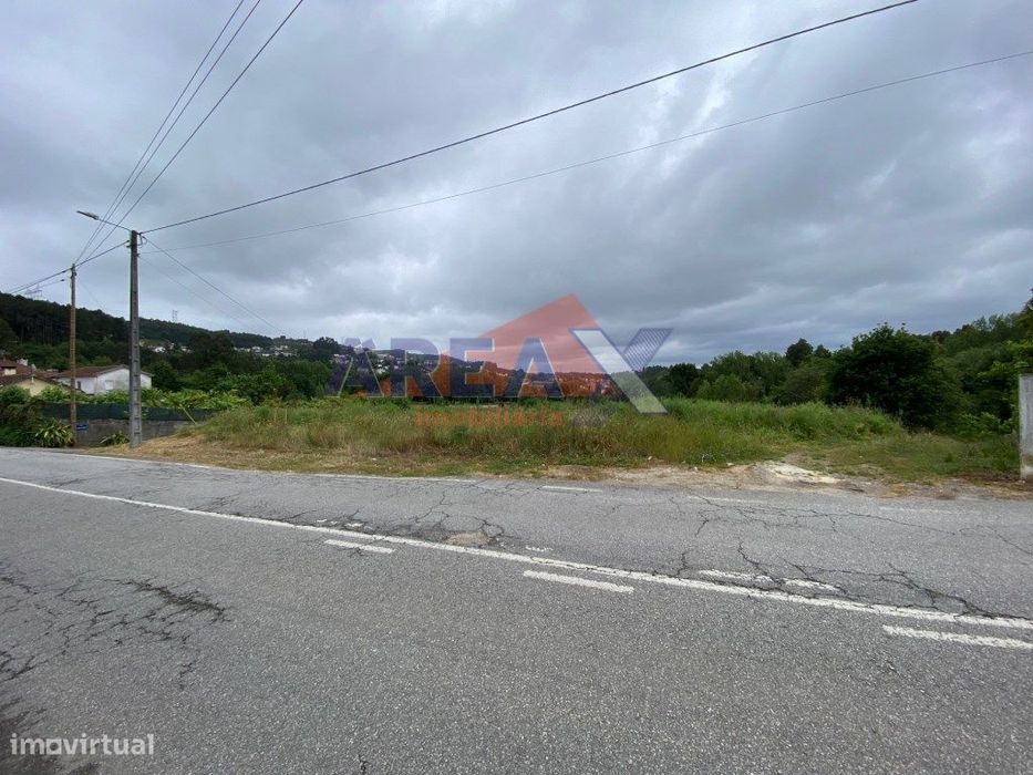 Terreno para construção com 1620m2. Muito bem localizado! — Oliveira De Azeméis, Santiago De Riba-Ul, Ul, Macinhata Da Seixa E Madail, Aveiro