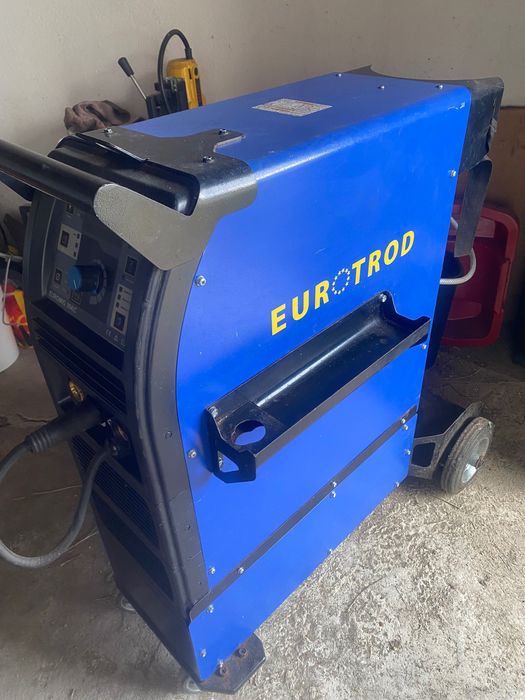 Máquina de soldadura 300amp. Trifasica