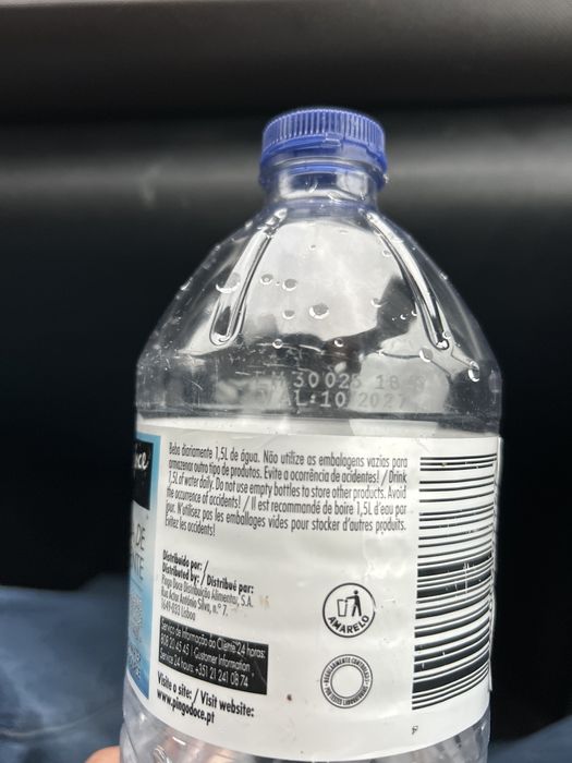 Agua pingo doce a meio