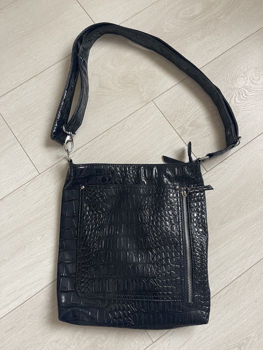 Синя рельєфна сумочка через плече