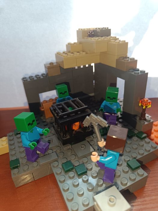 Оригінальний набір лего майнкрафт спавнер зомбі
