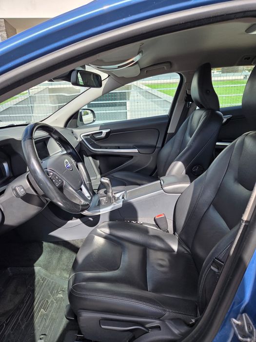 Volvo v60 D4 181cv