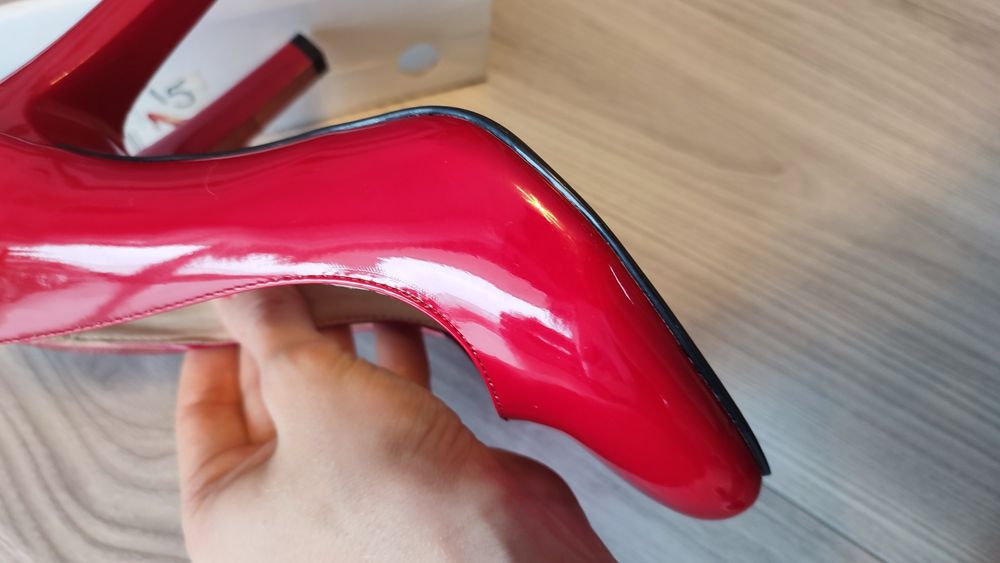 nowe szpilki marki Sergio Leone, lakierowane, czerwono-malinowe. 36