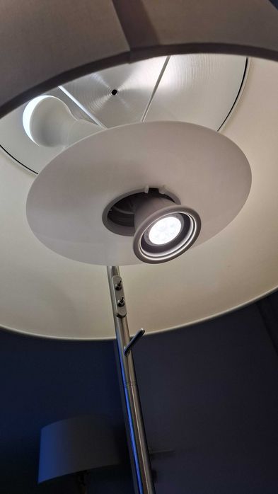 Candeeiro elegante de pé