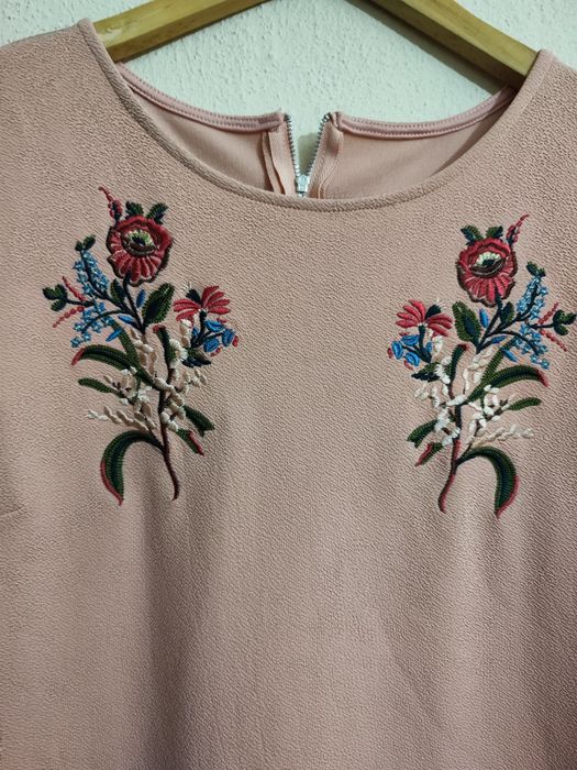 Vestido elegante bordado rosa midi tamanho L