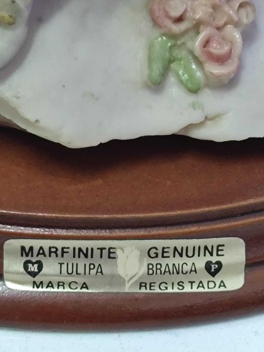 Estatueta em marfinite genuína da famosa marca Tulipa Branca