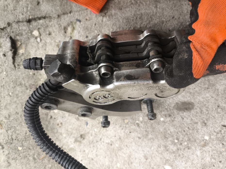 Zacisk pompa KTM smc 6tlokow