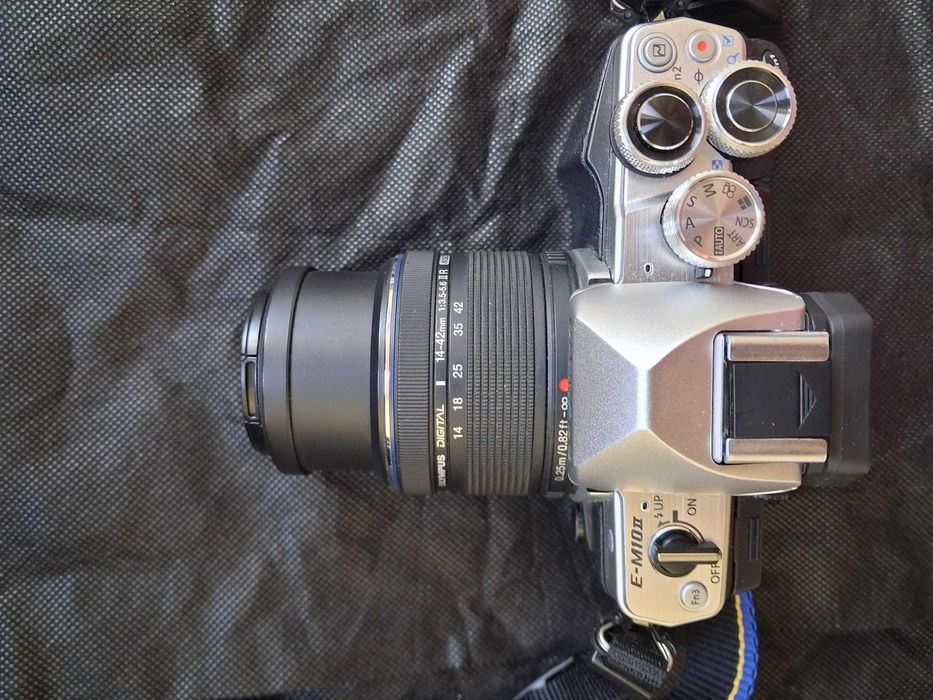 Olympus OM-D E-M10 Mark II + Objetivas