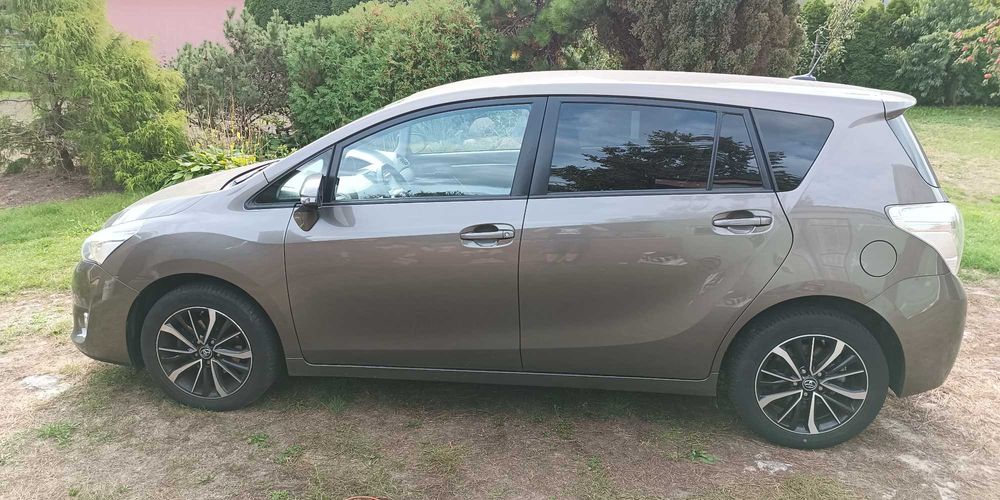 TOYOTA VESRSO 2018r. niski przebieg