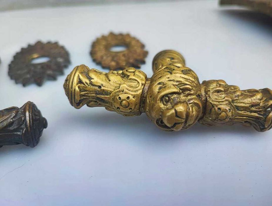 Stare szyldy,klamki,do drzwi,okna,mosiężne,lew,cena za 1 komplet