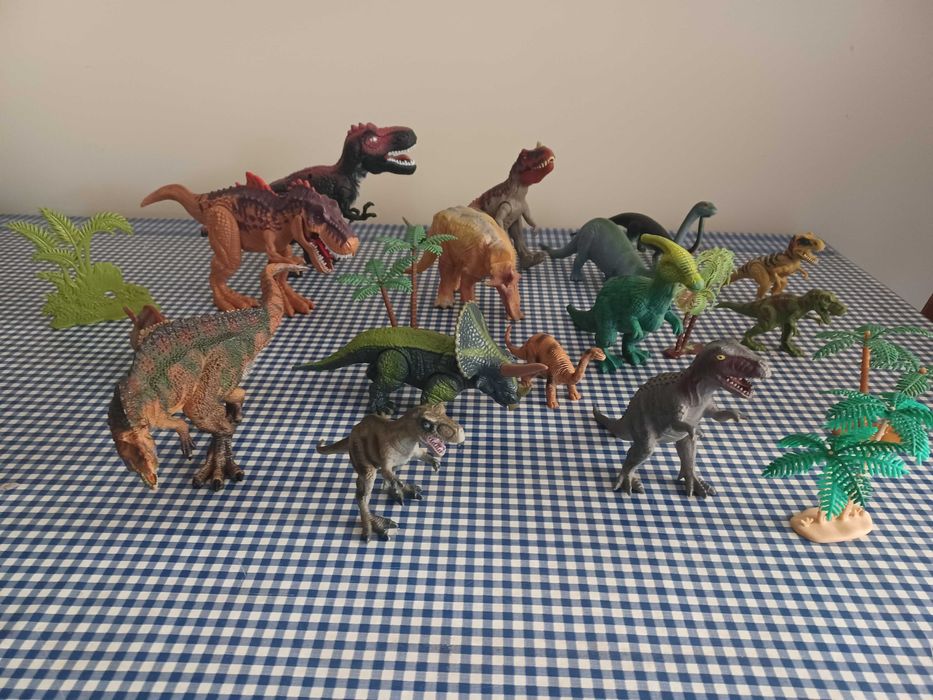 Conjunto de 15 Dinossauros