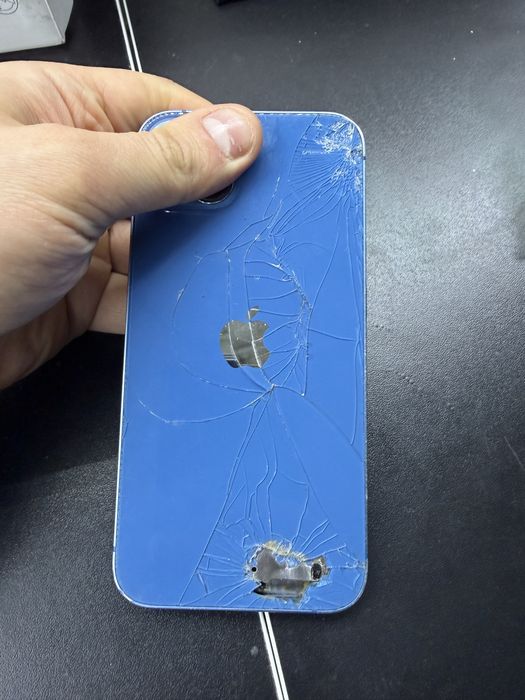 Iphone 13 blue розбитий