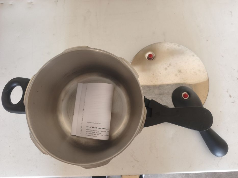 Panela de pressão nunca usada
