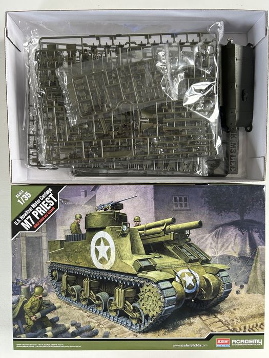 Czołg M7 Proest model do sklejania Academy 13210