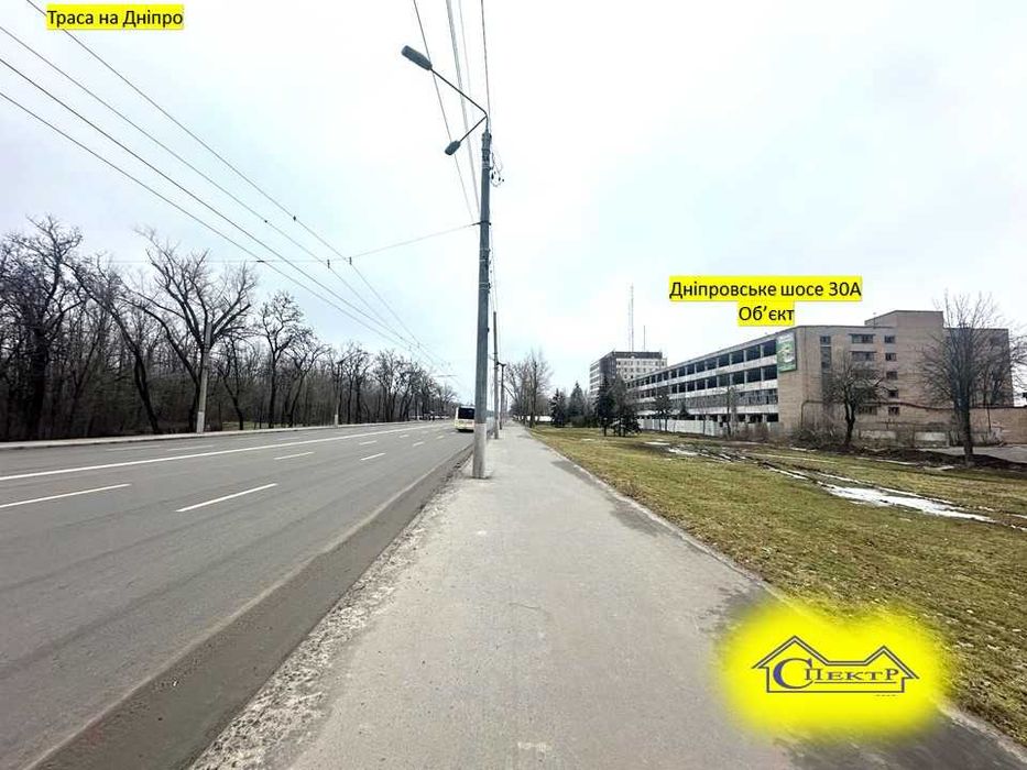 Комплекс будівель по червоній лініїї на трасі Кривий Ріг -Дніпро