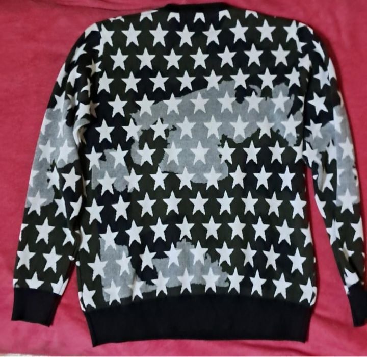 Свитер Valentino хаки со звездами 
Сдел