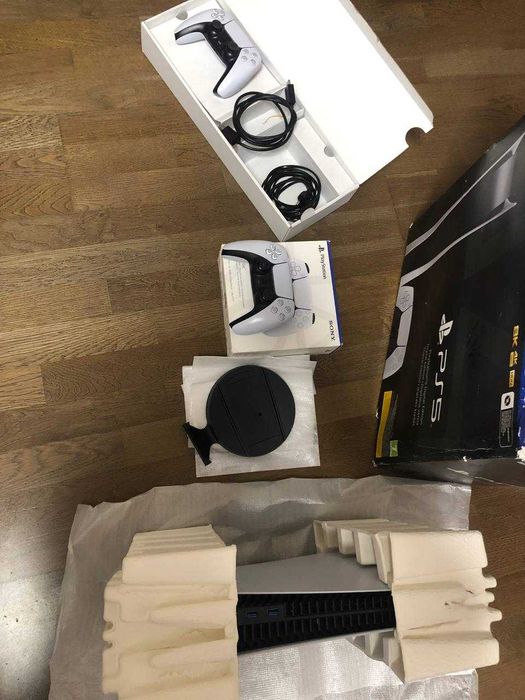 Продам Sony PlayStation 5 Ps5 з двома джойстиками