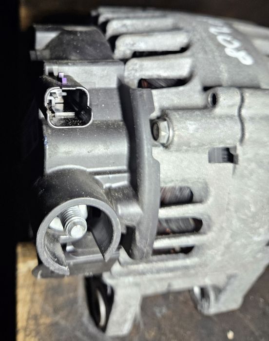 Citroen C3 Peugeot 208 1.2 alternator 9826574080 Opel Corsa