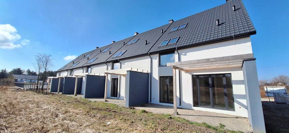 Szeregówka z garażami (ostatni segment) ul. Onufrego 150 m2, parking